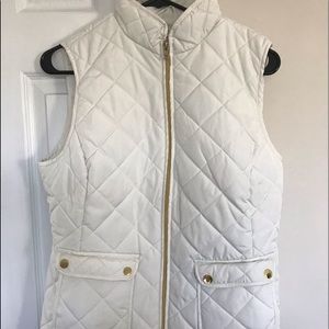 St. John’s bay White Vest, Size Medium